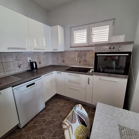 Kuca Za Odmor Coccoli Apartment Karlobag Exterior foto